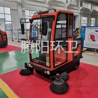 物流園使用電動掃地車有什么好處